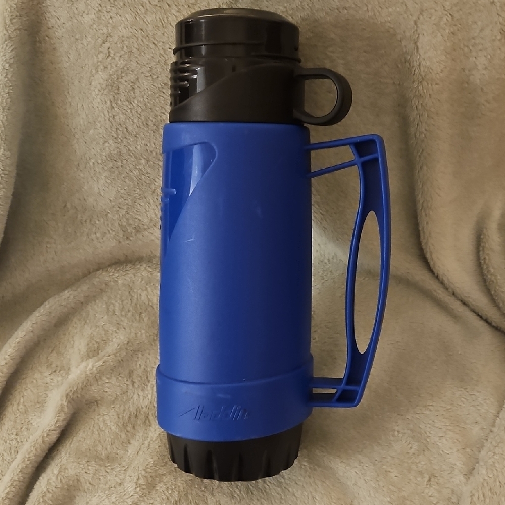 $4.99 SHIPPING VINTAGE Blue Aladdin Thermos with Handle.  HANDLED TOP/CUP.